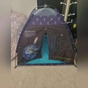Kids playtent space themed